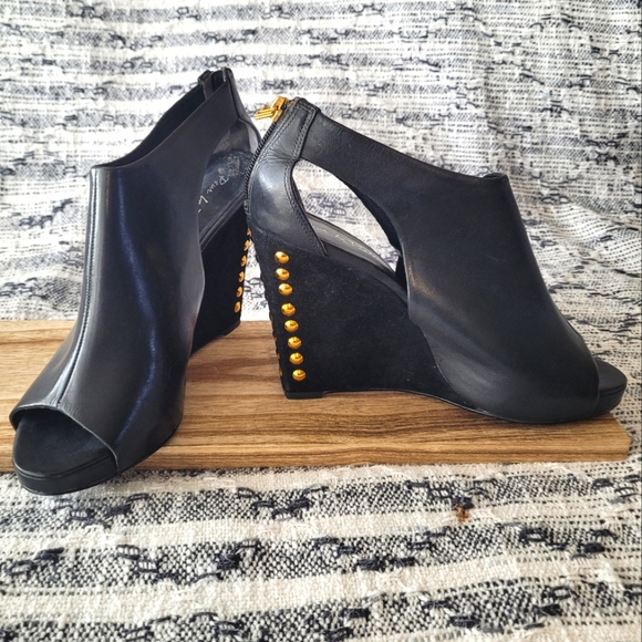 POUR LA VICTOIRE gold and black shoes, leather, size 9. - Picture 1 of 9